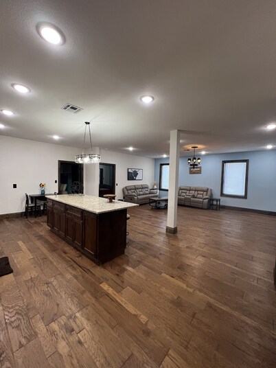 Downtown apartment in Vernon!