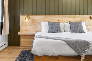 1 bedroom, bed sheets