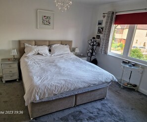 2 chambres, fer et planche à repasser, Wi-Fi, draps fournis