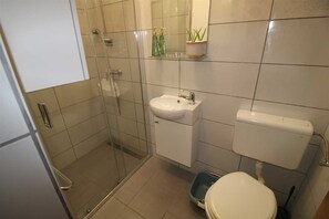 Douche, serviettes fournies