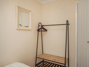 3 bedrooms, free WiFi, bed sheets - A great, three-bedroom bungalow, with front and back gardens. (Warbstow, near Crackington Haven)