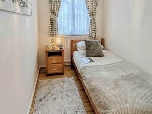 3 bedrooms, free WiFi, bed sheets - A great, three-bedroom bungalow, with front and back gardens. (Warbstow, near Crackington Haven)