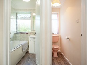 Towels - A great, three-bedroom bungalow, with front and back gardens. (Warbstow, near Crackington Haven)