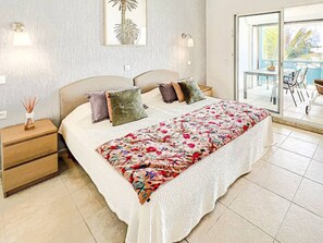 2 Schlafzimmer, Schreibtisch, Bügeleisen/Bügelbrett, Reisekinderbett