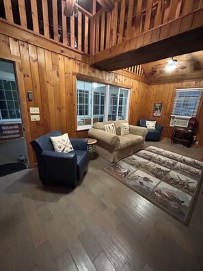 Interior - Lakeview property in private community. Lake & beach access. Swim/Kayak all day! (Bethlehem)