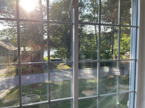 Lakeview property in private community. Lake & beach access. Swim/Kayak all day!