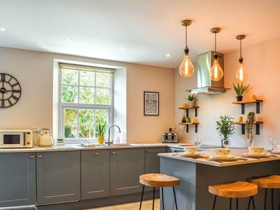 A wonderful stone built cottage located on a quiet row in Clayton West.