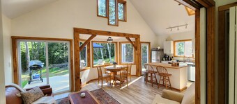 Magical Retreat Cottage - Brilliant Autumn Colors and Waterfalls Vermont Getaway