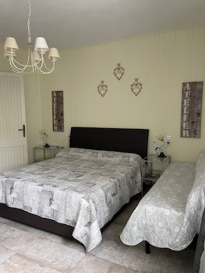 3 slaapkamers, een strijkplank/strijkijzer, beddengoed