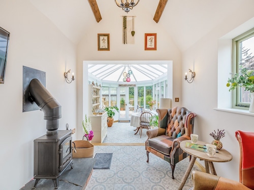 1 bedroom accommodation in Ellerdine, near Telford