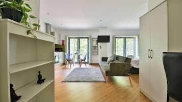 City Studio Suite | Living area | Smart TV