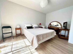 4 Schlafzimmer, Bügeleisen/Bügelbrett, kostenloses WLAN