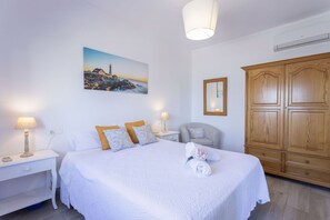 2 bedrooms, iron/ironing board, free WiFi, bed sheets - House on the seafront with 2 bedrooms and 1 bathroom. (Alcúdia)