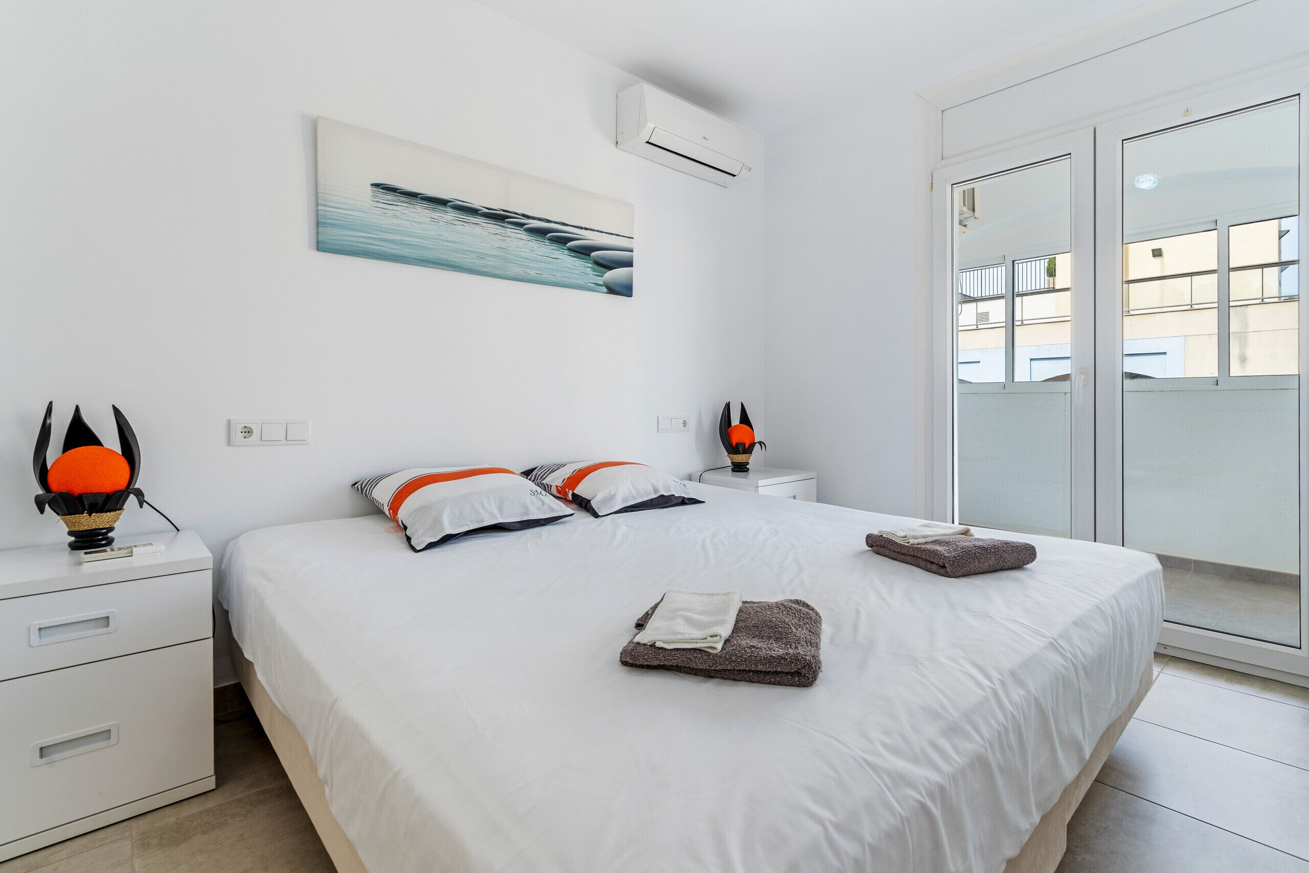 1 slaapkamer, een strijkplank/strijkijzer, gratis wifi, beddengoed