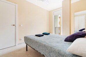 1 bedroom, bed sheets