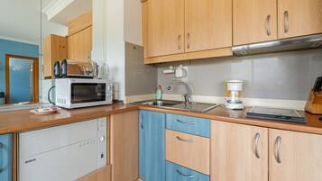 Kühlschrank, Mikrowelle, Geschirrspüler