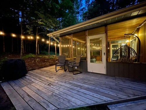 The Muskoka Room Huntsville with Hot Tub