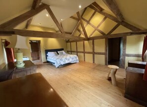 4 bedrooms, WiFi, bed sheets - Remodelled Manor House country retreat (Linley Green Road, Whitbourne)