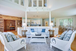 TV, fireplace, DVD player, table football - Virginia Retreat on Wicomico River w/ Dock! (Burgess)