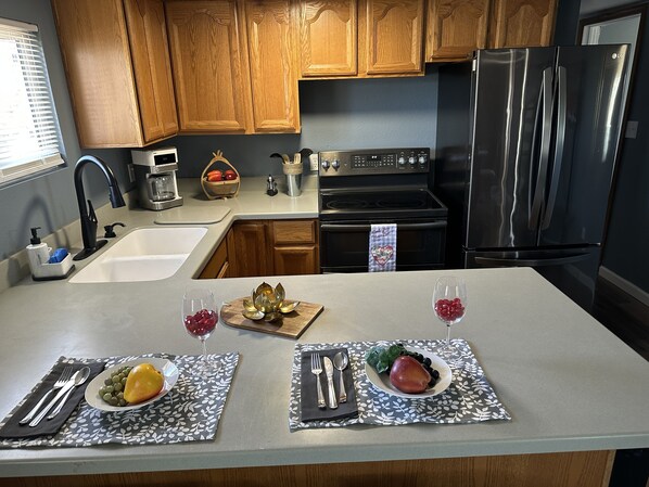 Fridge, stovetop, coffee/tea maker, toaster