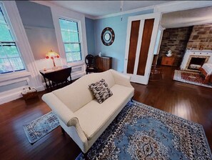 Fireplace - Highland Guesthouse (Meadville)