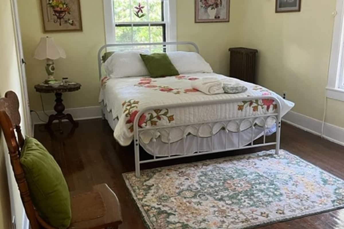 Comfort-Zimmer | 1 Schlafzimmer, hochwertige Bettwaren, Betten mit Memory-Foam-Matratzen