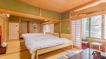 Superior Room, Shared bathroom and toilet, Non Smoking, Garden View | Iron/ironing board, free WiFi, bed sheets