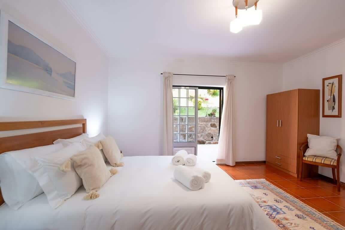 4 Schlafzimmer, Schreibtisch, Internetzugang, Bettwäsche