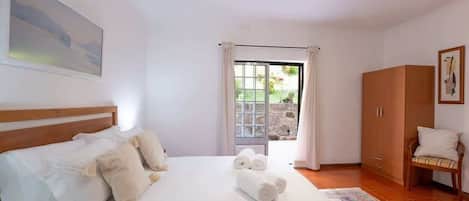 4 Schlafzimmer, Schreibtisch, Internetzugang, Bettwäsche