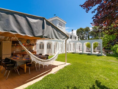 Villa LUNA with private pool, gardens and large barbecue area