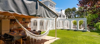 Villa LUNA with private pool, gardens and large barbecue area