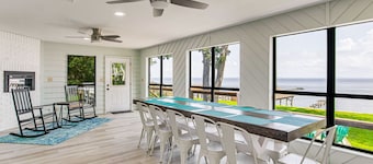 Gulf Breeze Bayfront Bliss - Private Dock - Sleeps 12 - Pet-Friendly with Views