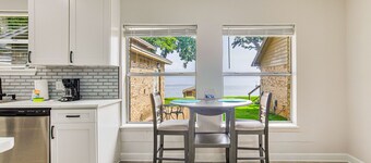 Gulf Breeze • 1BR • Bayfront • Sleeps 4