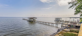 Gulf Breeze • 1BR • Bayfront • Sleeps 4