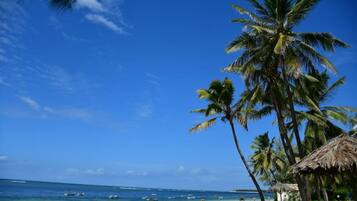 Beach nearby, sun-loungers, beach towels