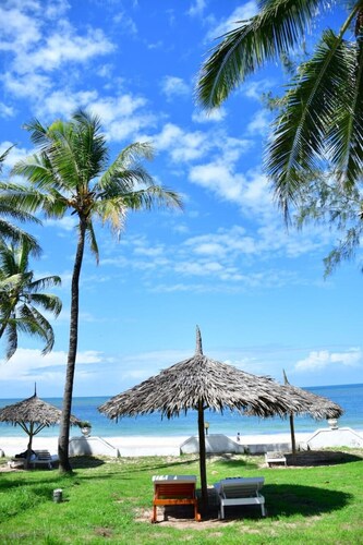 Zuri Luxe Beach Haven -stylish 2 BR Apartment With AC -silversand Beach -malindi