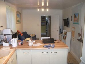 Interior - House, SW London. 4 Beds. 2 Toilets. 12 Mins Tube. 2 Mins Buses (London)