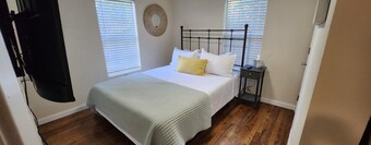 Comfy Casita by the Park, 5min from Texas Tech