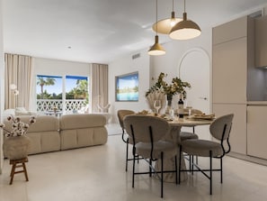 Dining - Apartment in Las Gaviotas for 6 people | 1-209 (Puerto Banús)