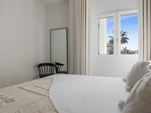 3 bedrooms, iron/ironing board, internet, bed sheets - Apartment in Las Gaviotas for 6 people | 1-209 (Puerto Banús)