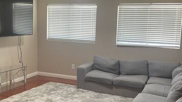 智能電視、壁爐、打印機