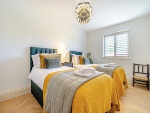 2 bedrooms, free WiFi, bed sheets - 2 bedroom accommodation in Ruswarp, near Whitby (Ruswarp, near Whitby)