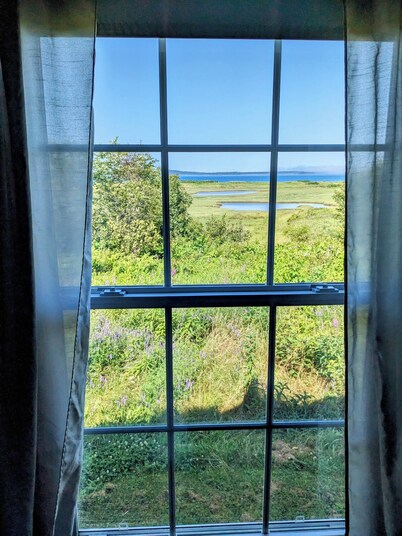 Cozy two bedroom home with ocean view. Quiet and secluded location.