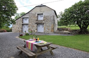 Outdoor dining - Bonnevigne - LYS - Gîte (LYS)