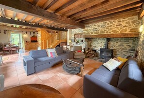 TV, fireplace, DVD player