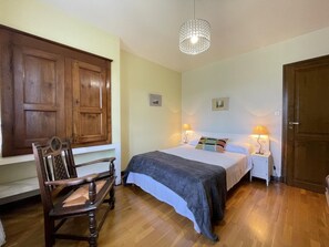 3 camere
