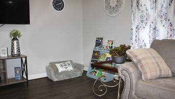 Una Smart TV, libros