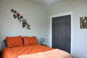 3 bedrooms, travel cot, free WiFi, bed sheets