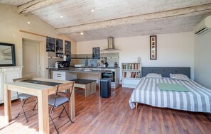 1 bedroom, free WiFi, bed sheets