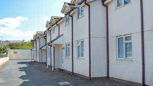 A row of residential buildings with a clear sky. - Mariners Rest - UK44498 (Hope Cove, near Kingsbridge)